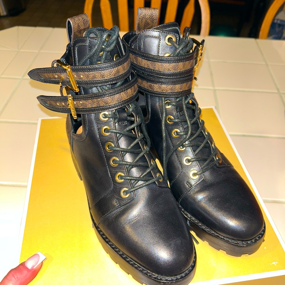 Michael Kors buckle lace boots GREAT CONDITION leather size 6.5 women’s black